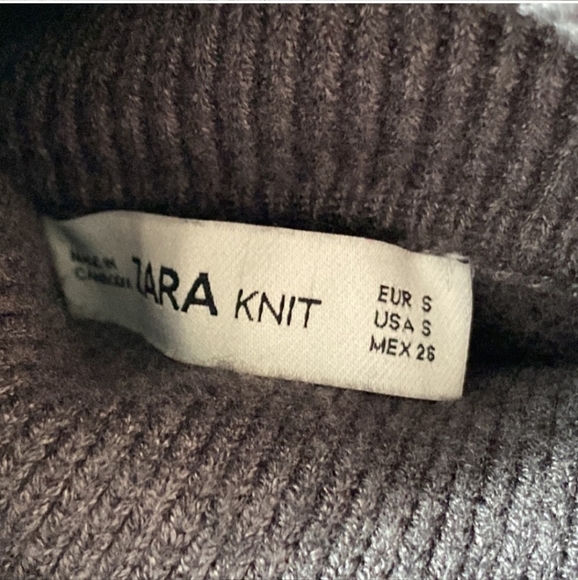 Zara Gray Sweater Faux Pearl Buttons - Picture 4 of 7